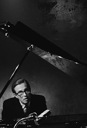Everybody Digs Bill Evans